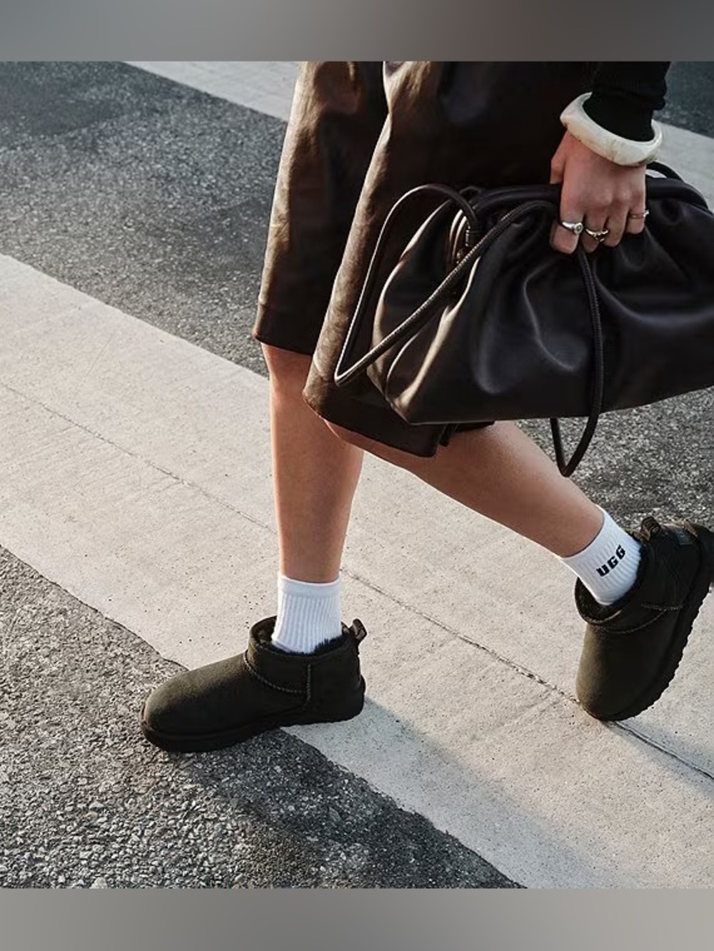 UGG CLASSIC ULTRA MINI BOOTS IN BLACK 7 38